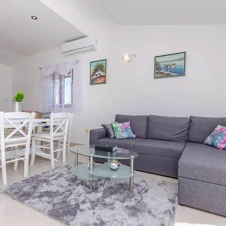 Apartment Selo Luka *