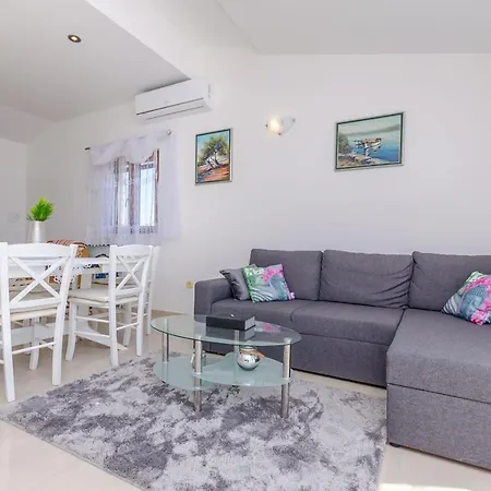 Apartment Selo Luka *